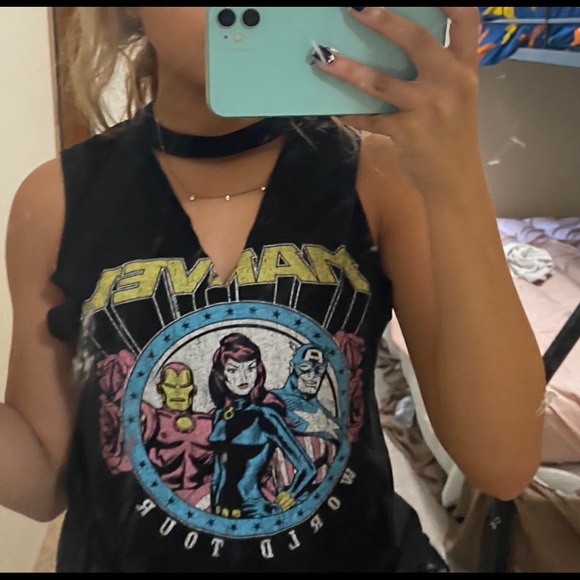 Black tank top with v neck choker - Picture 3 of 5